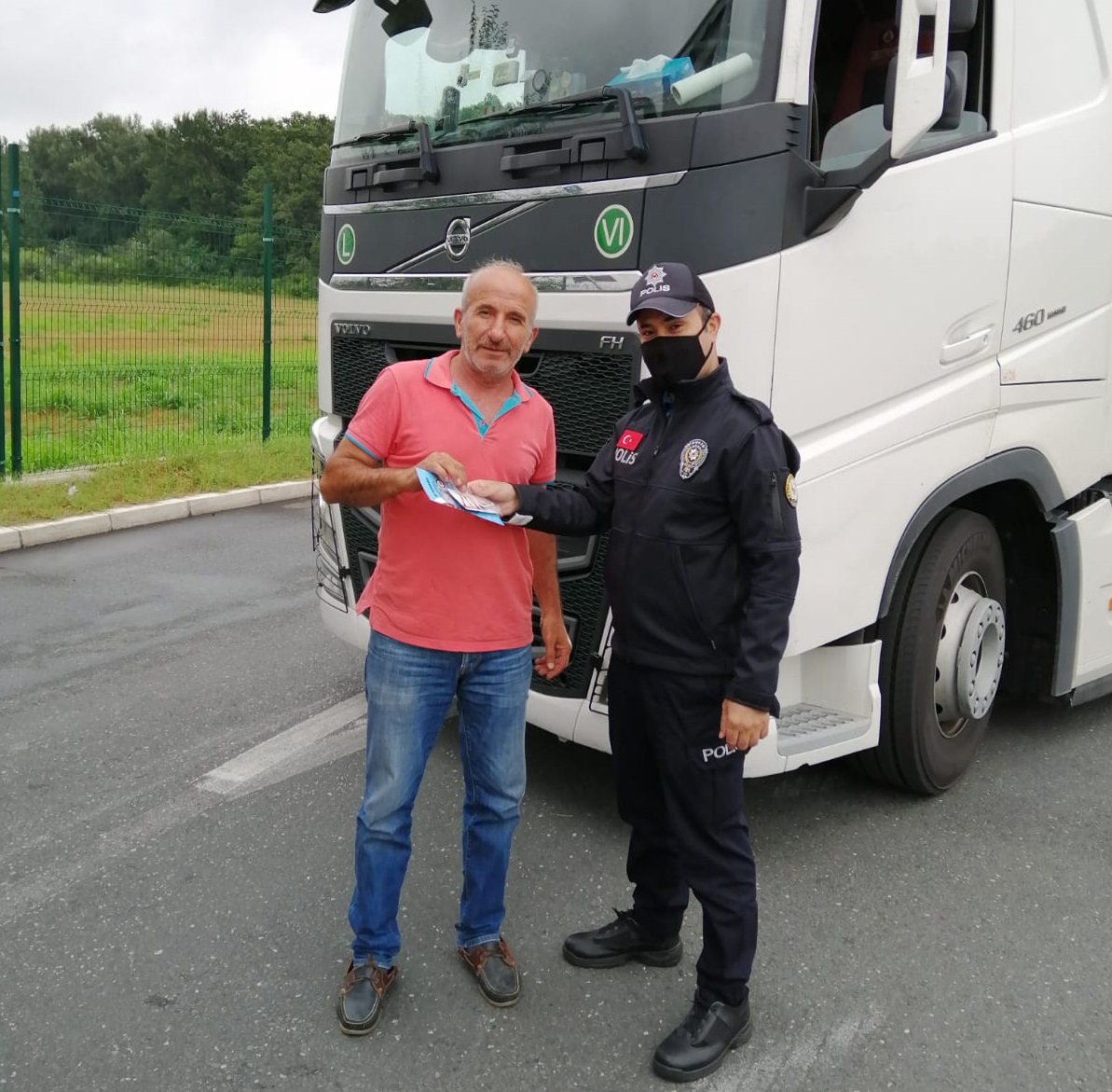Türk Polisi, Ülkemiz TIR Sürücülerinin Sırbistan'da 7/24 Yanında Göreve Devam Ediyor