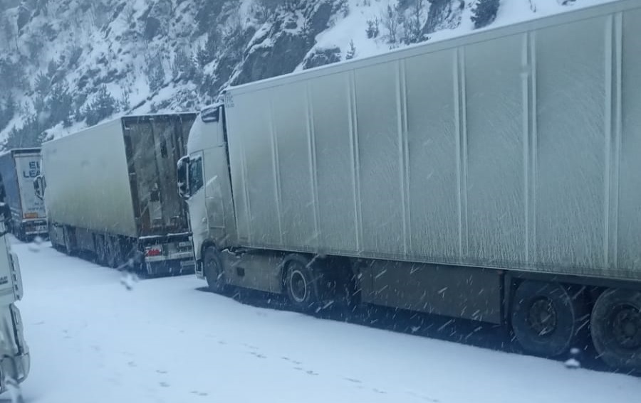 Verkhniy-Lars Sınır Kapısında Yoğun Kar Yağışına Dikkat! 