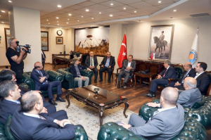UND Yönetim Kurulu, Mersin Büyükşehir Belediye Başkanı Vahap Seçer’i Ziyaret Etti