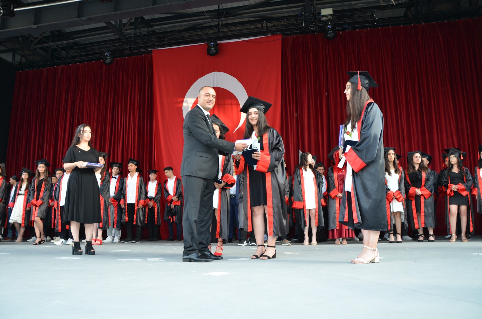 Mersin Mezitli Ulaştırma Hizmetleri Mesleki Ve Teknik Anadolu Lisesi İlk Mezunlarını Verdi