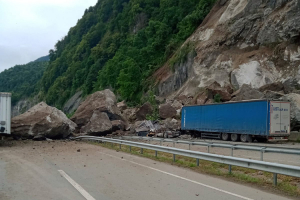 Hopa - Kemalpaşa Arası Heyelan Meydana Geldi