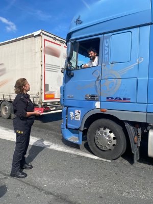 Türk Polisi Sıla Yolu Projesi Kapsamında Sırbistan Sınır Kapılarında TIR Sürücülerimize Destek Olmaya Devam Ediyor