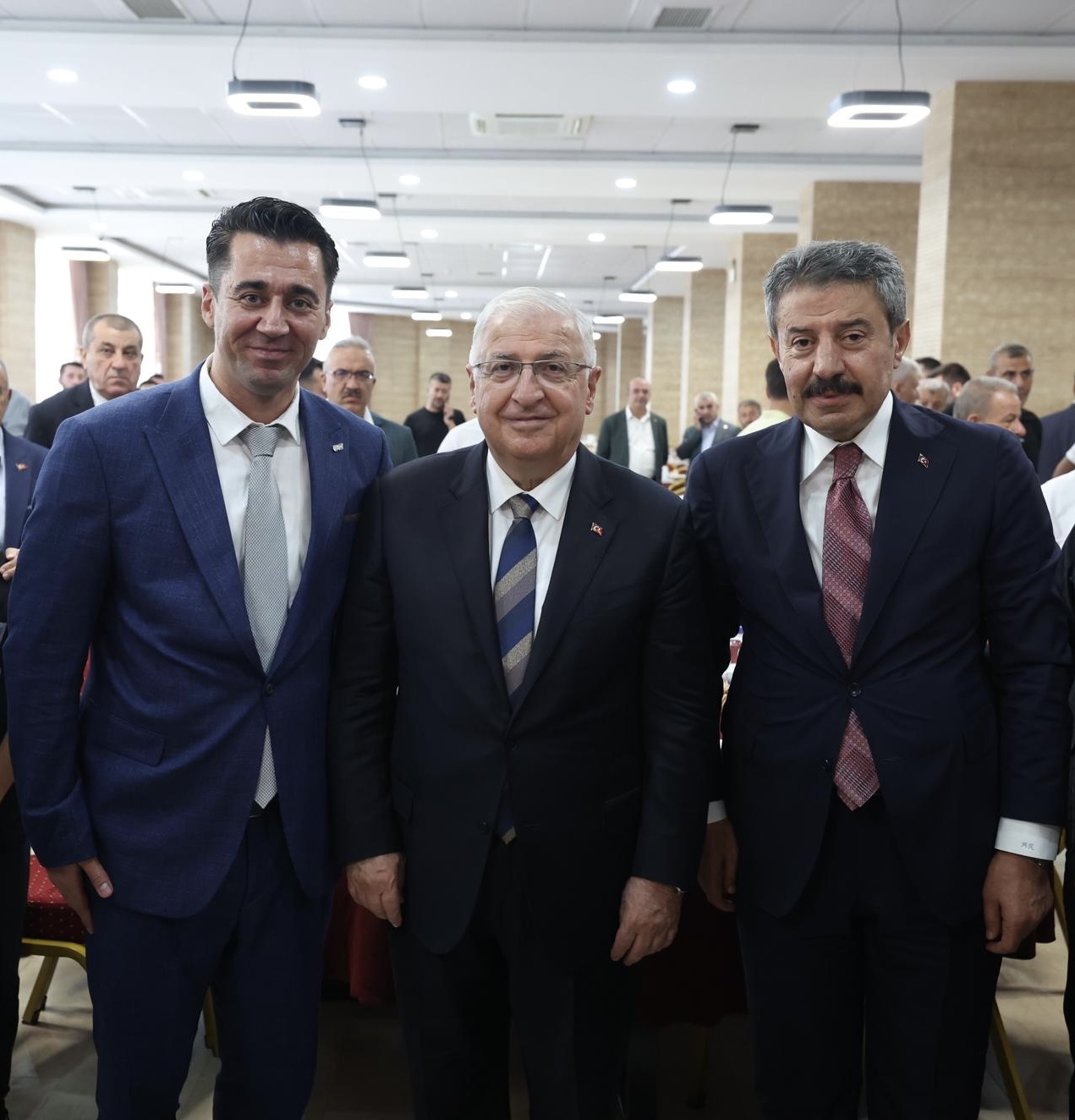 Milli Savunma Bakanı Sn. Yaşar Güler Şırnak’ta Sektör Temsilcileri ile Bir Araya Geldi