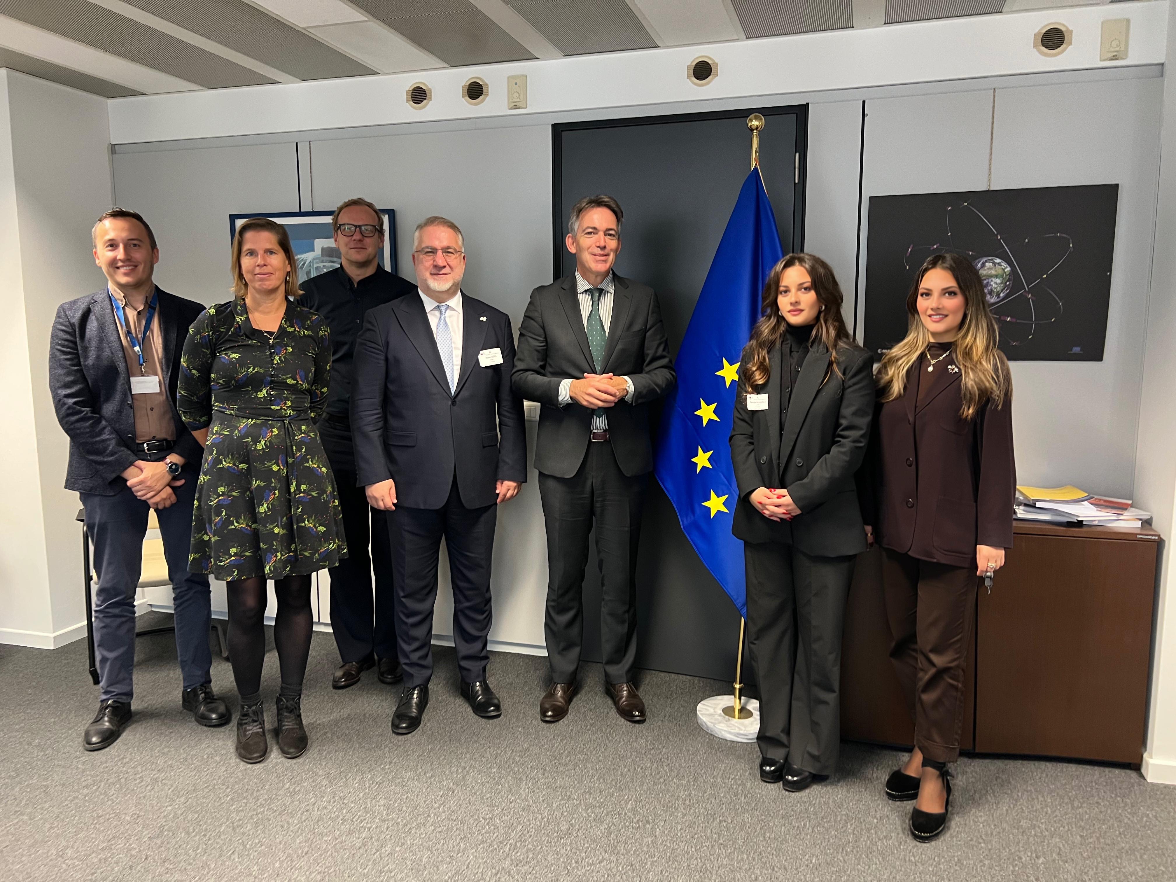 UND, Schengen Yetkilileriyle Brüksel’de Görüştü: Vize Sorunları, Avrupa Birliğinin Karadeniz ve Orta Asya Stratejisini Zorluyor