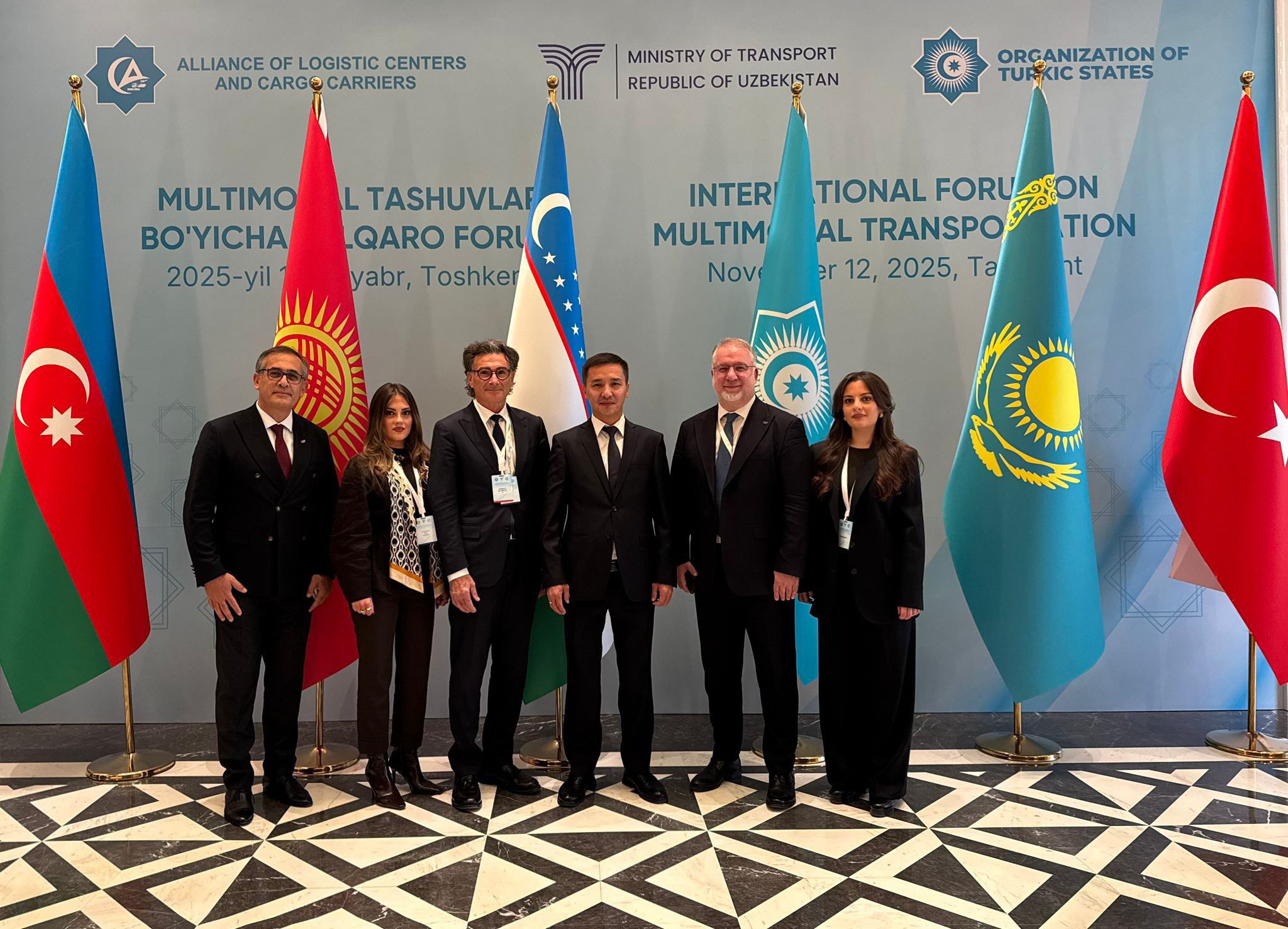 und-heyeti-turk-devletleri-teskilati-tdt-lojistik-merkezleri-ve-kargo-tasiyicilari-birligi-ile-ozbekistan-cumhuriyeti-ulastirma-bakanligi-is-birliginde-duzenlenen-uluslararasi-multimodal-tasimacilik-forumu-na-katildi-.jpg