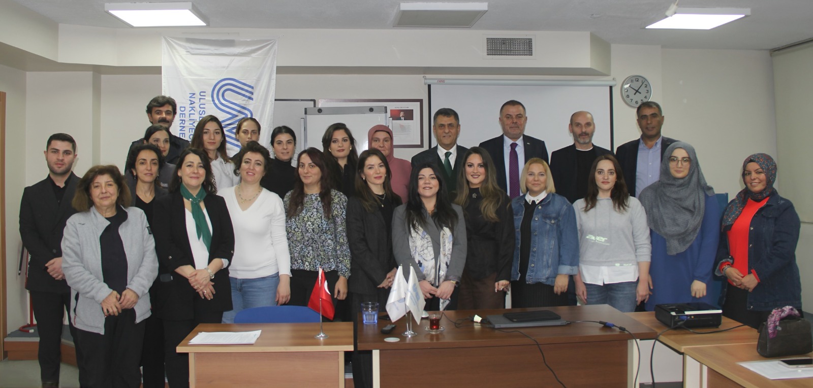 İlk Ders Zili Çaldı: Kadın TIR Sürücüleri Yola Çıkıyor