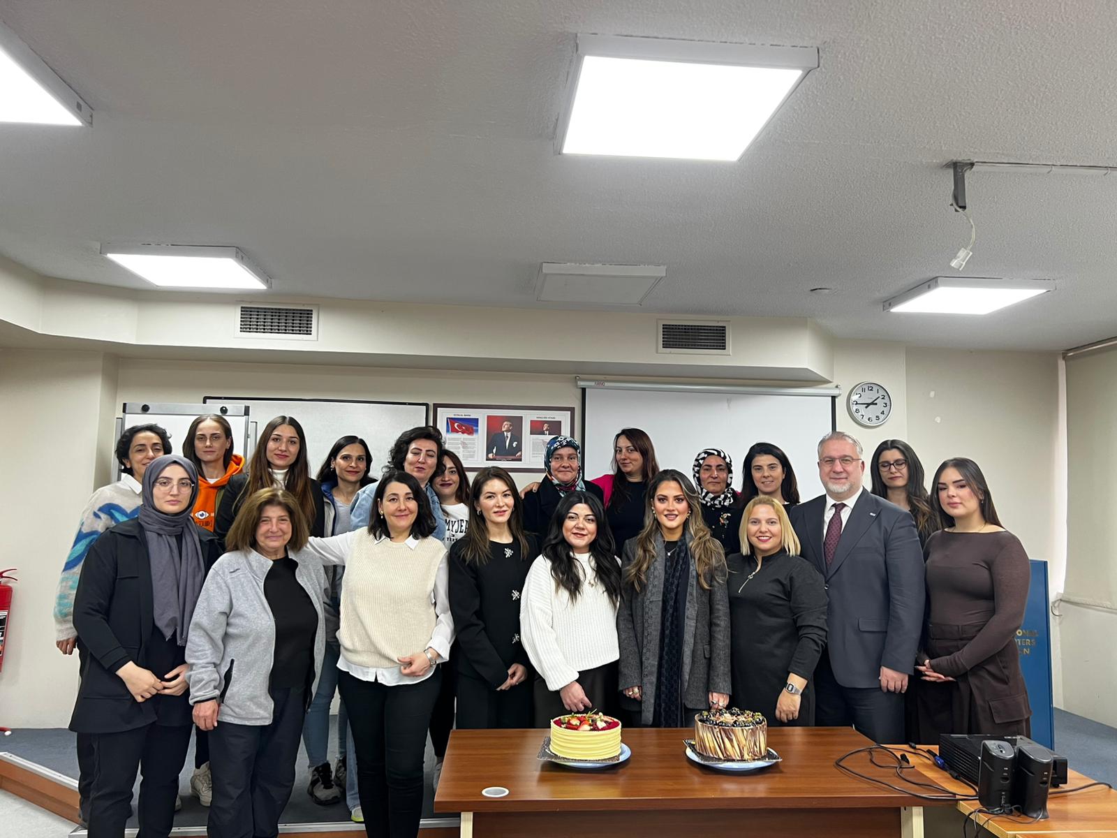UND’NİN KADIN TIR SÜRÜCÜ ADAYLARI MEZUN OLDU