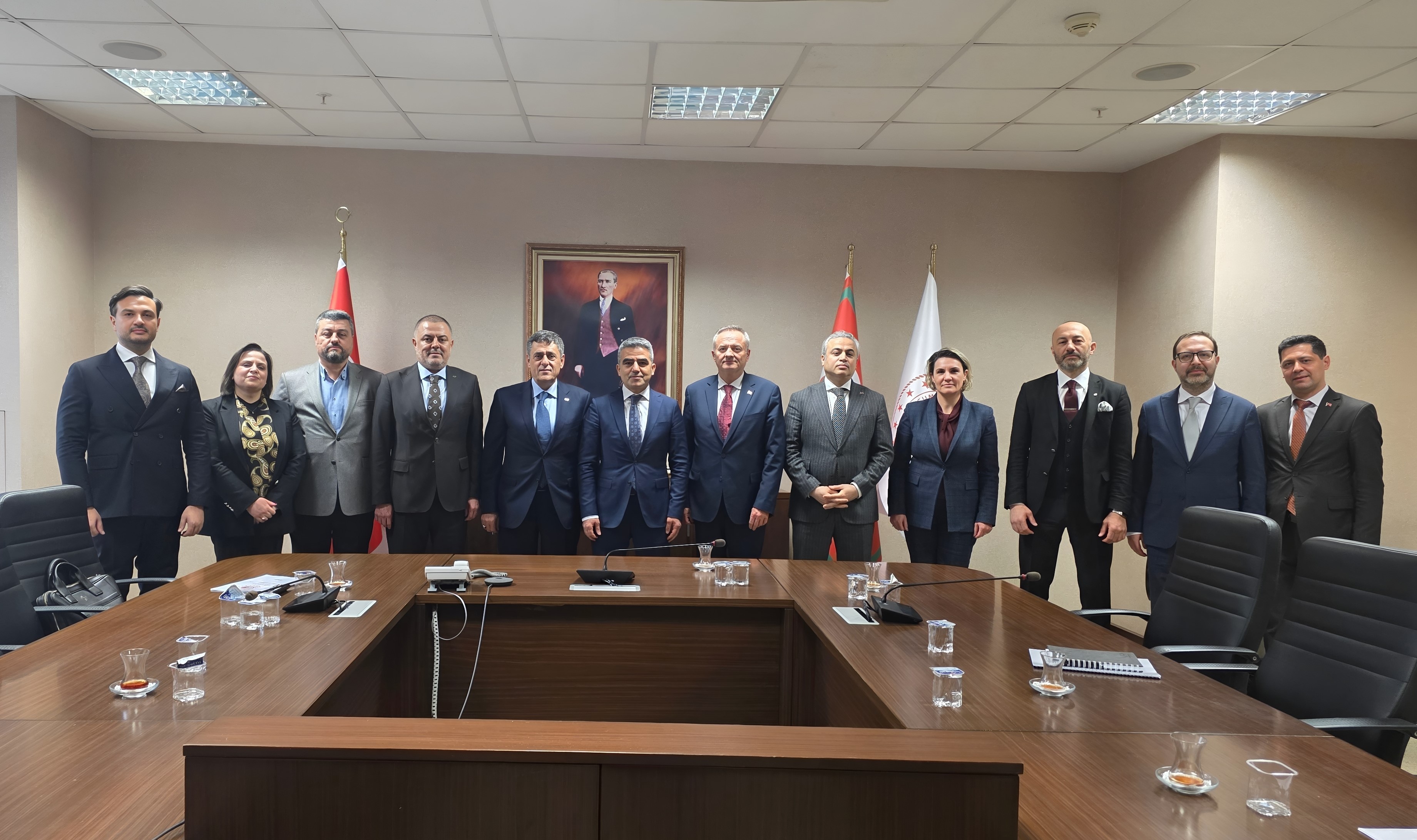 UND Başkanı Şerafettin Aras ve Yönetim Kurulu Gümrükler Genel Müdürü Mustafa Gümüş ve Ekibi ile Gümrük Gundemlerinde Kapsamlı Bir Toplantı Gerçekleştirdi