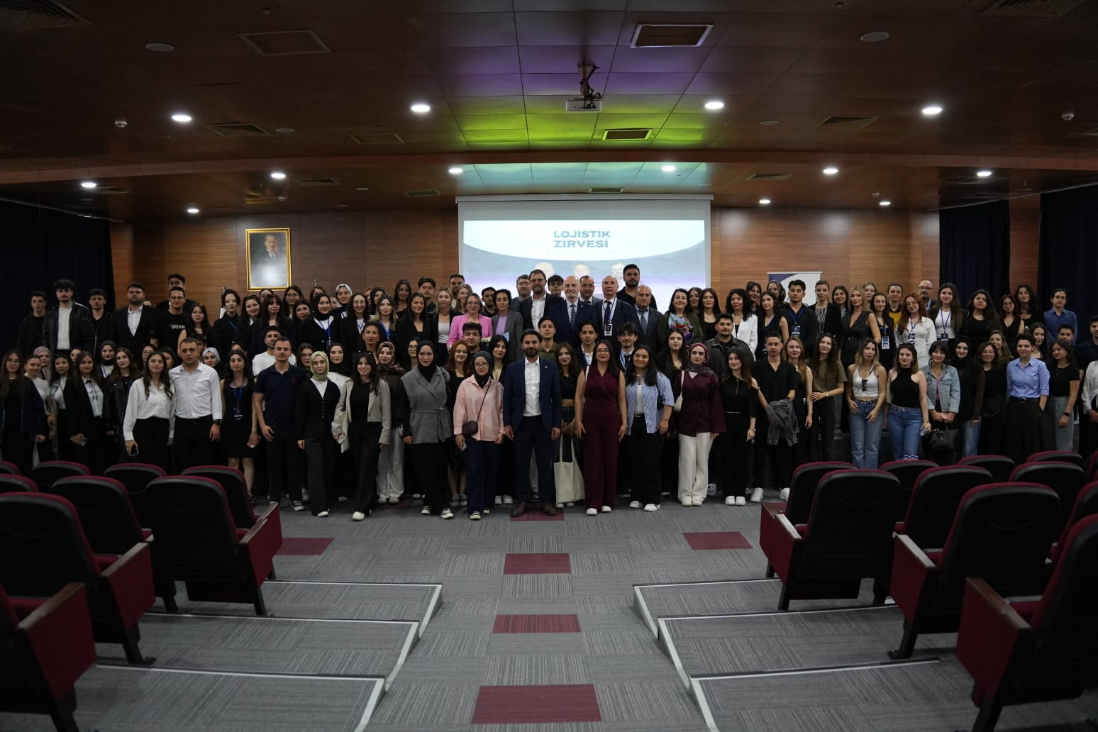 Çanakkale Onsekiz Mart Üniversitesi Biga Uygulamalı Bilimler Fakültesi Uluslararası Ticaret ve Lojistik Bölümü Öğrencileri Çok Güzel bir Zirveyi Hayata Geçirdi