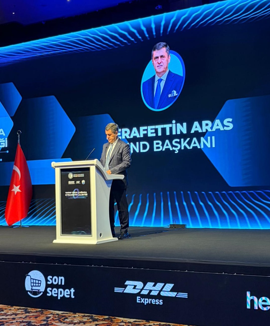 UND Yönetim Kurulu Başkanı Şerafettin Aras, Yapay Zekâ Çağında E-Ticaretin Lojistiği Zirvesi’nde Açılış Konuşması Yaptı