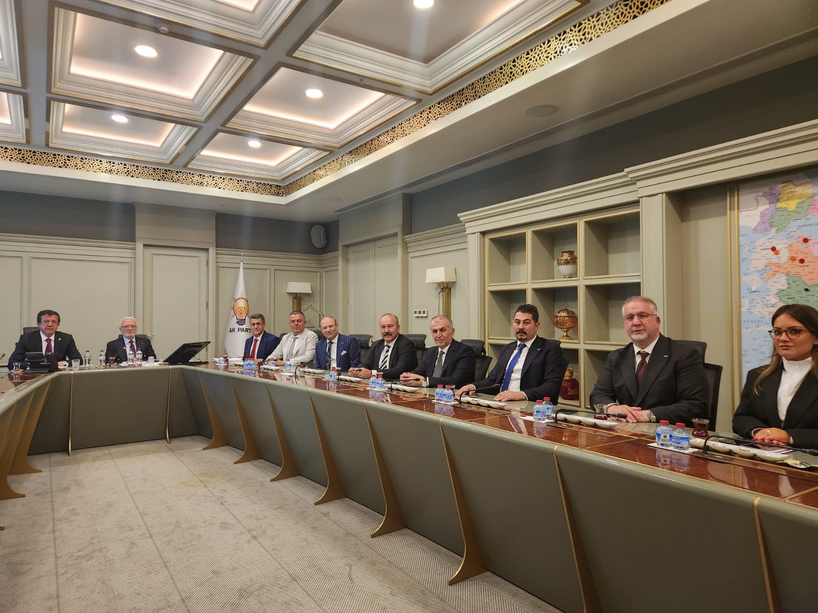 und-baskani-serafettin-aras-ve-yonetim-kurulu-ankara-da-sektorun-oncelikli-gundemlerini-degerlendirdi-18003-1.jpeg