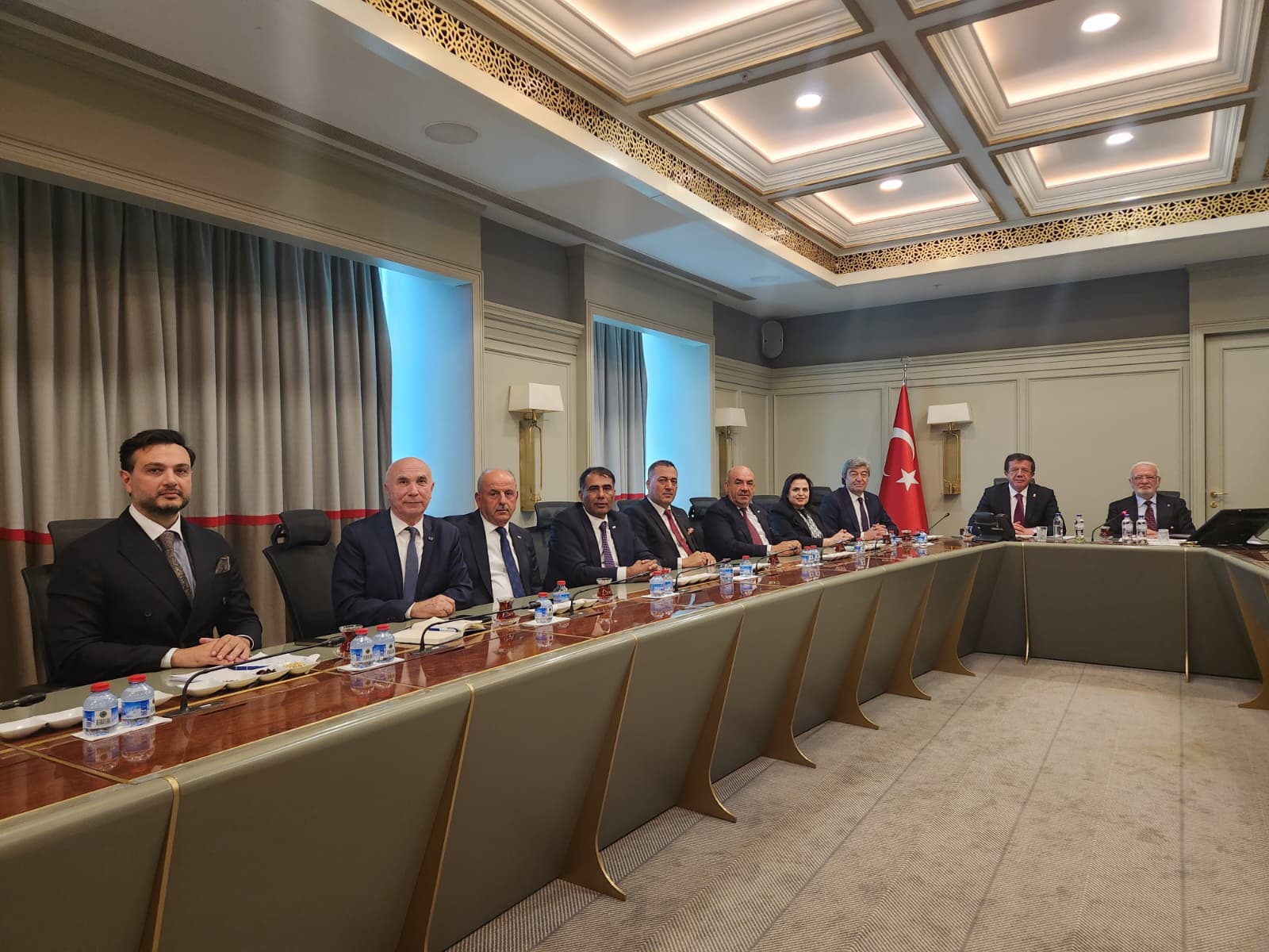 und-baskani-serafettin-aras-ve-yonetim-kurulu-ankara-da-sektorun-oncelikli-gundemlerini-degerlendirdi-18003.jpeg