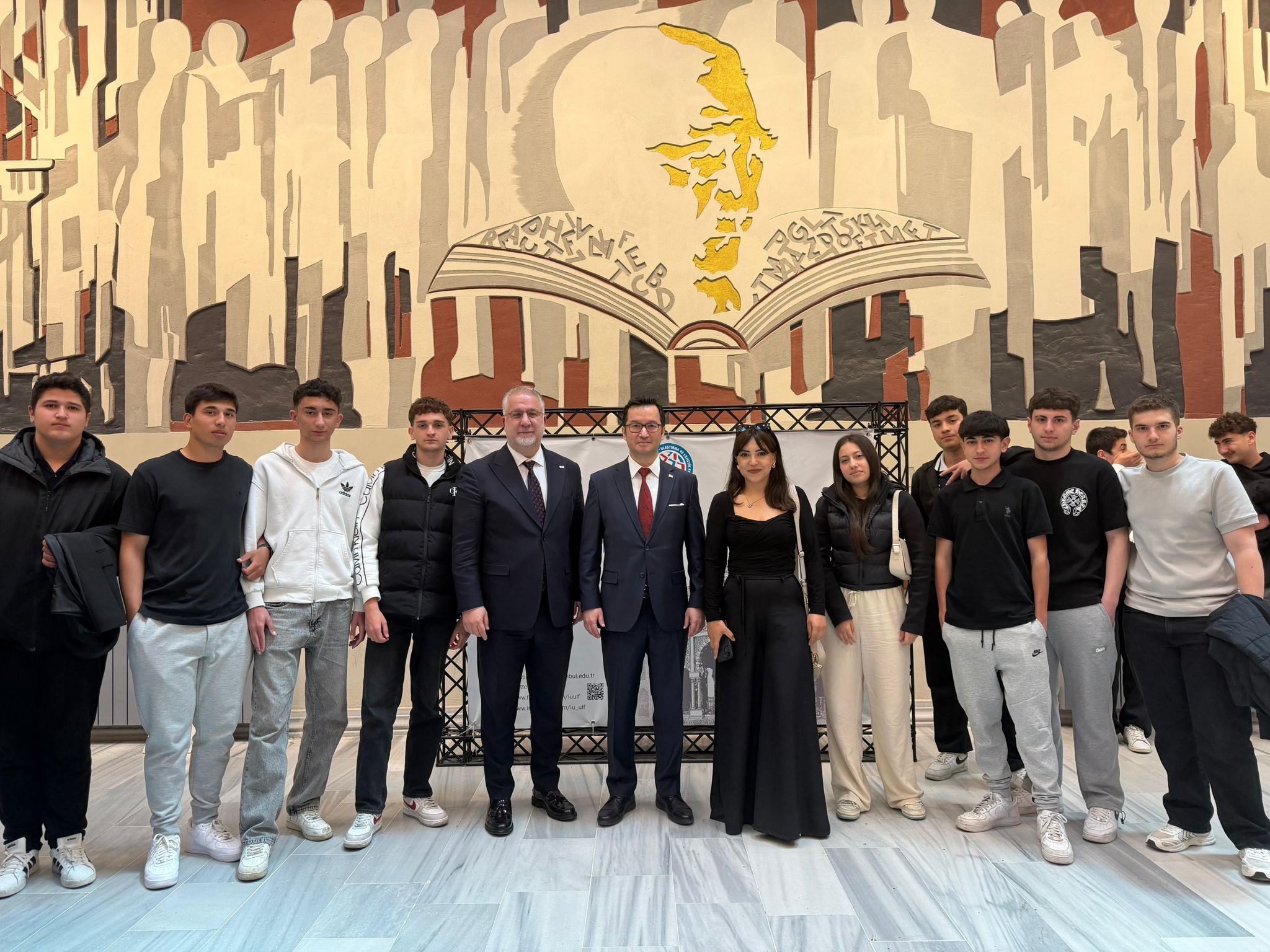und-istanbul-universitesi-ogrencileriyle-dijitallesen-tedarik-zinciri-zirvesinde-bir-araya-geldi-17954-3.jpeg