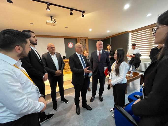 und-sivas-cumhuriyet-universitesi-ogrencileriyle-lojistigin-gelecegini-konustu-11.jpeg