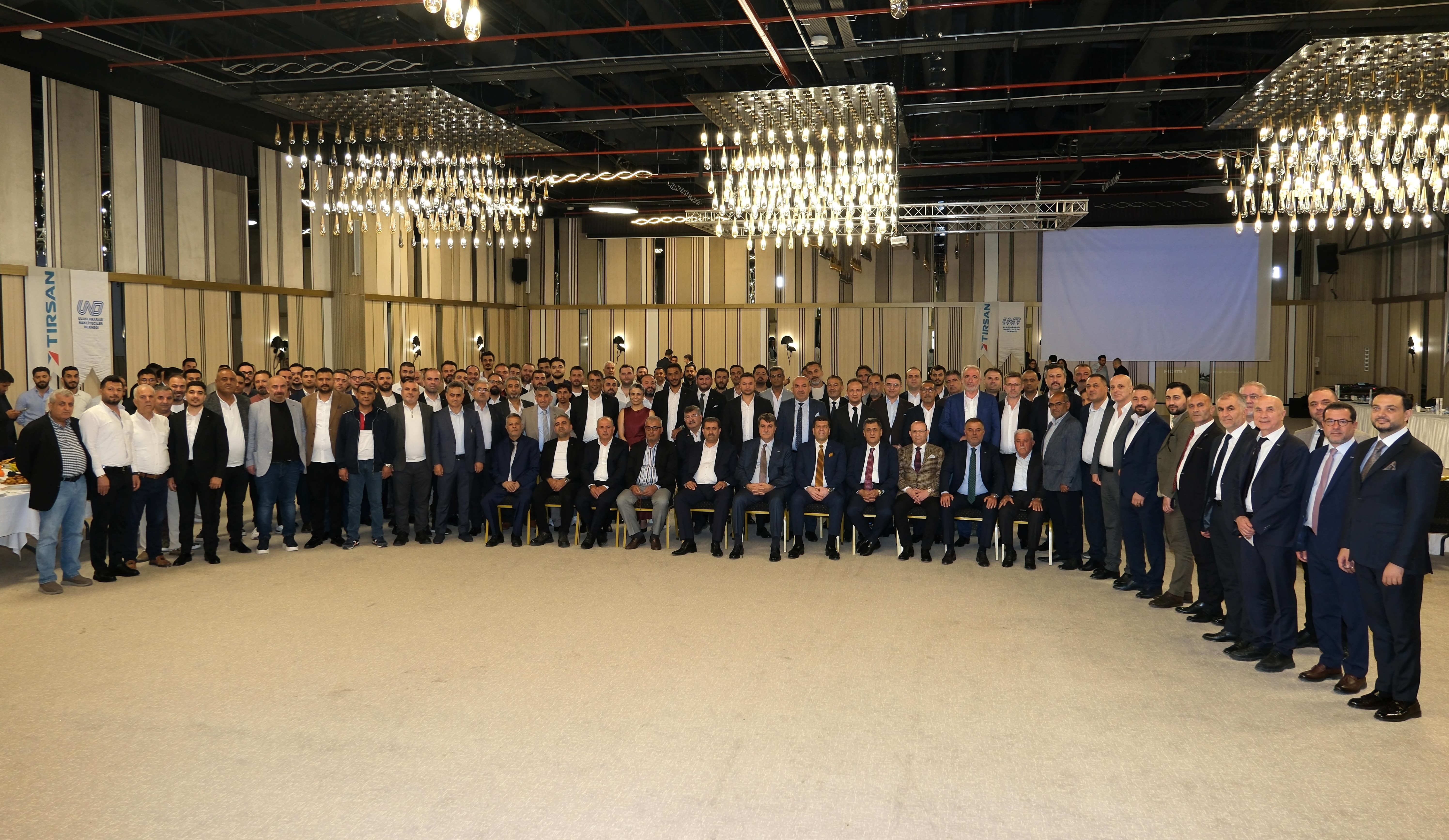 UND Yönetim Kurulu Gaziantep’te Bölge Nakliyecileriyle Buluştu