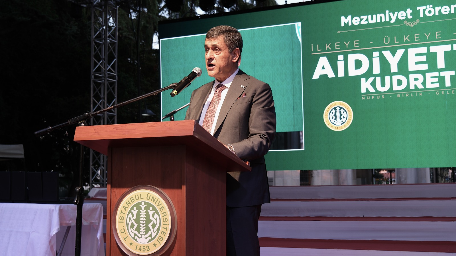 Aras, İstanbul Üniversitesi Ulaştırma ve Lojistik Fakültesi Mezuniyet Töreninde konuştu