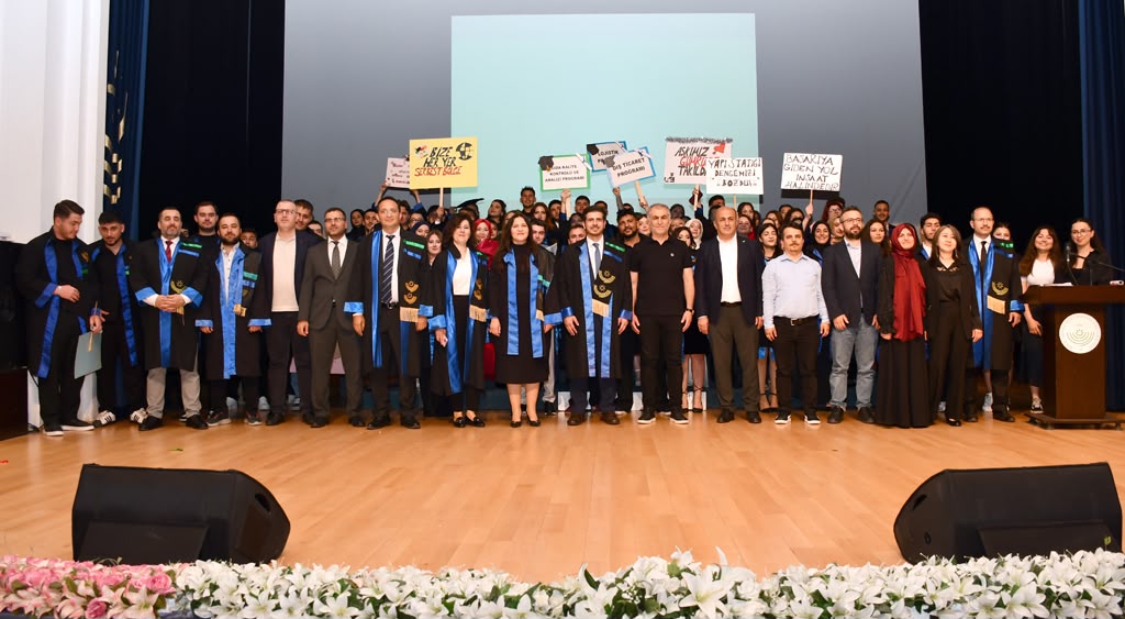 BOLU AİBÜ Yeniçağa Yaşar Çelik Meslek Yüksek Okulun’da Mezuniyet Coşkusu