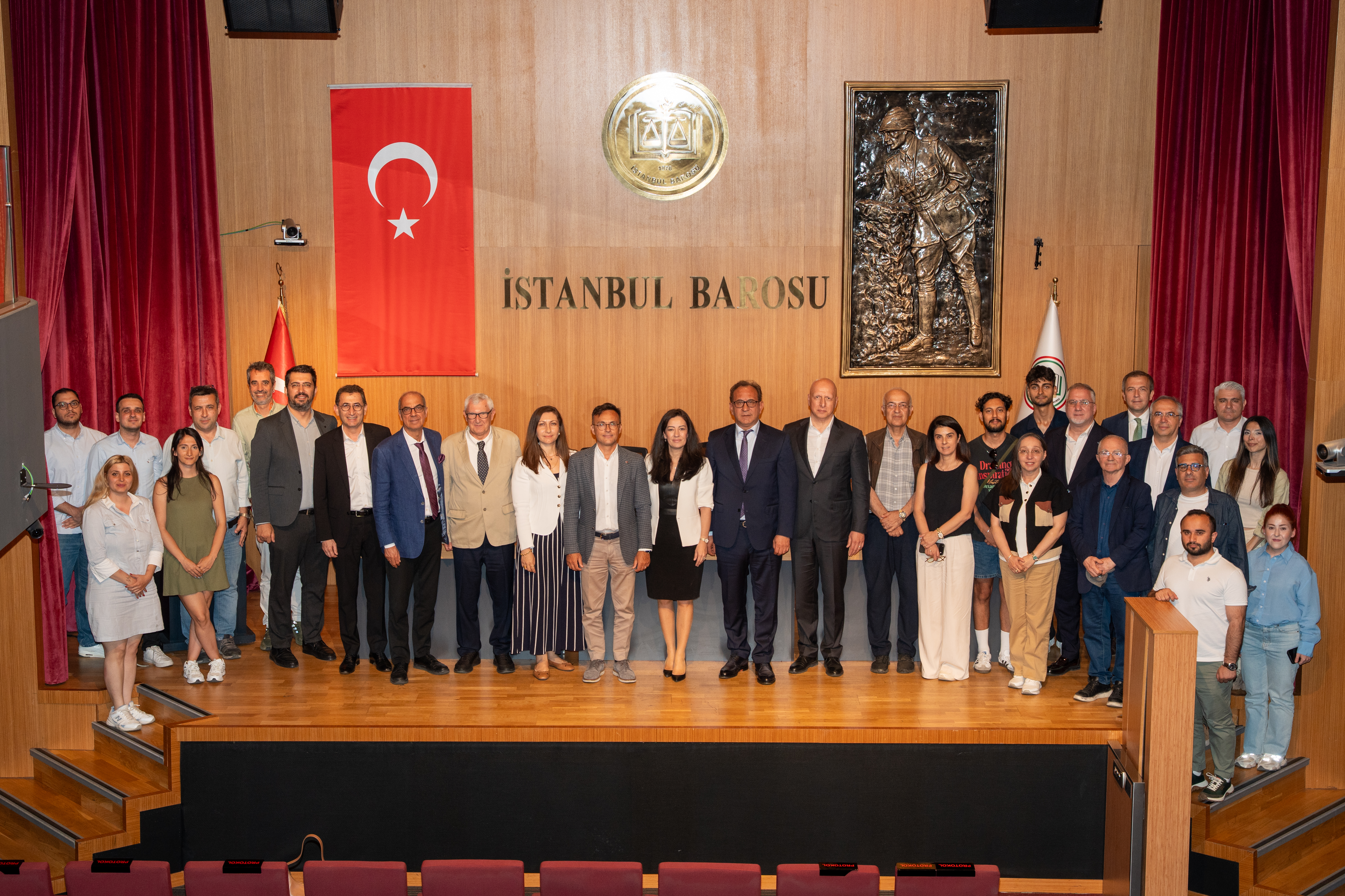 und-istanbul-barosu-nda-lojistik-sektorunun-guncel-gundemini-degerlendirdi-19106.jpg