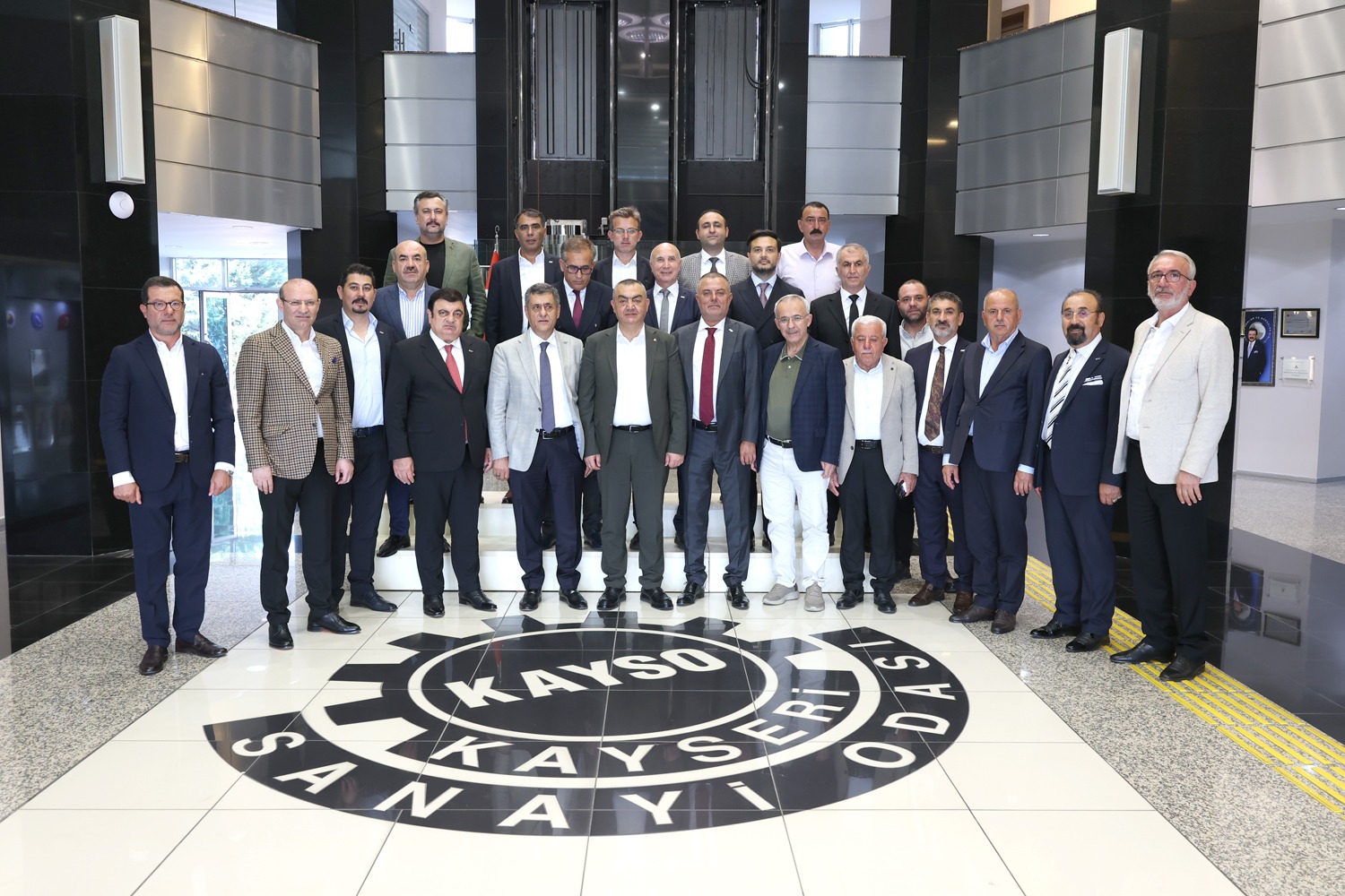 Başkan Şerafettin Aras ve UND Yönetimi, KSO Başkanı Büyüksimitci ile Kayseri’nin Lojistik Geleceğini Görüştü