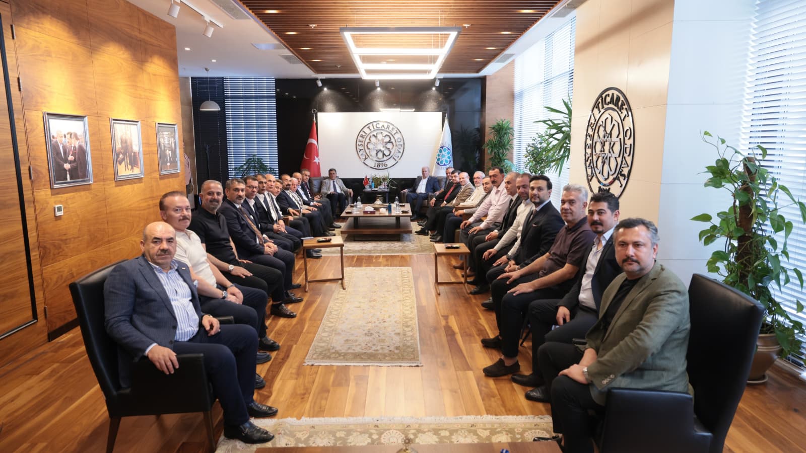 kayseri-ticaret-odasinda-ticaret-ve-lojistik-bulusmasi-serafettin-aras-ve-und-yonetimi-is-dunyasiyla-bir-araya-geldi-21244.jpg