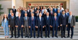 UND Başkanı Şerafettin Aras ve Heyeti, Kapıkule’de Sınır Geçişlerindeki Tıkanıklıkları Bakan Yardımcısı Uçarmak ve Bulgaristan Gümrük İdaresi ile Görüştü