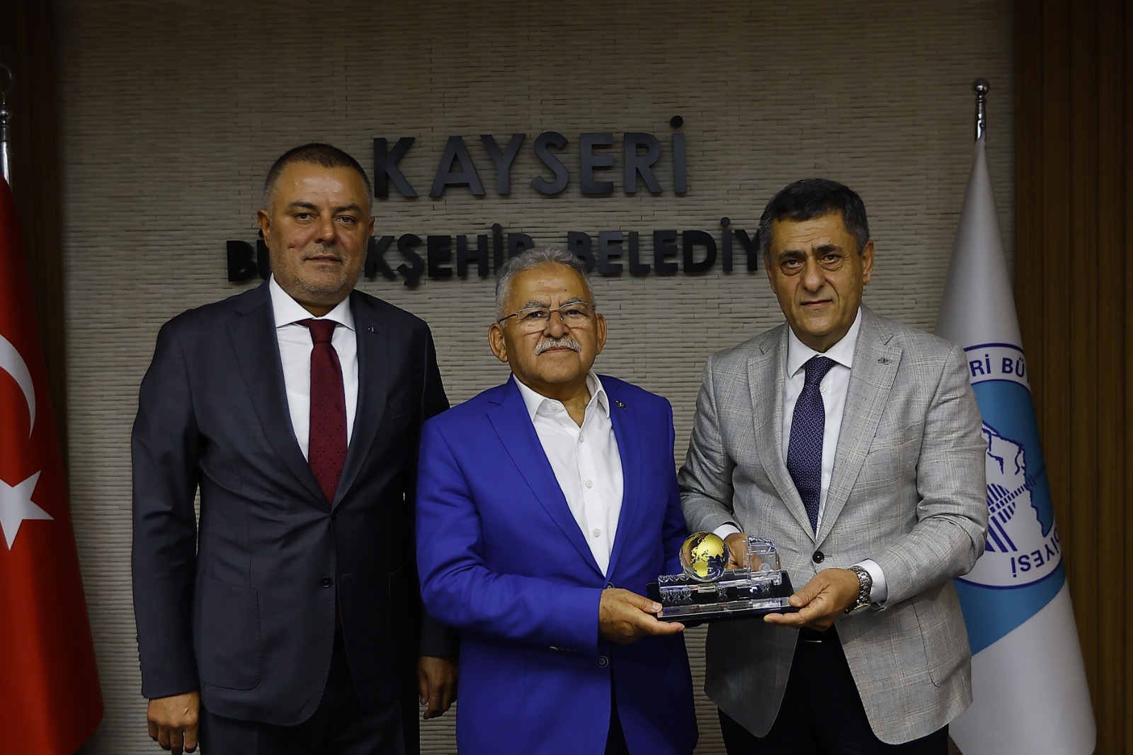 UND Başkanı Şerafettin Aras ve Yönetimi, Kayseri Büyükşehir Belediye Başkanı Büyükkılıç ile Lojistik Merkez Projesini Görüştü