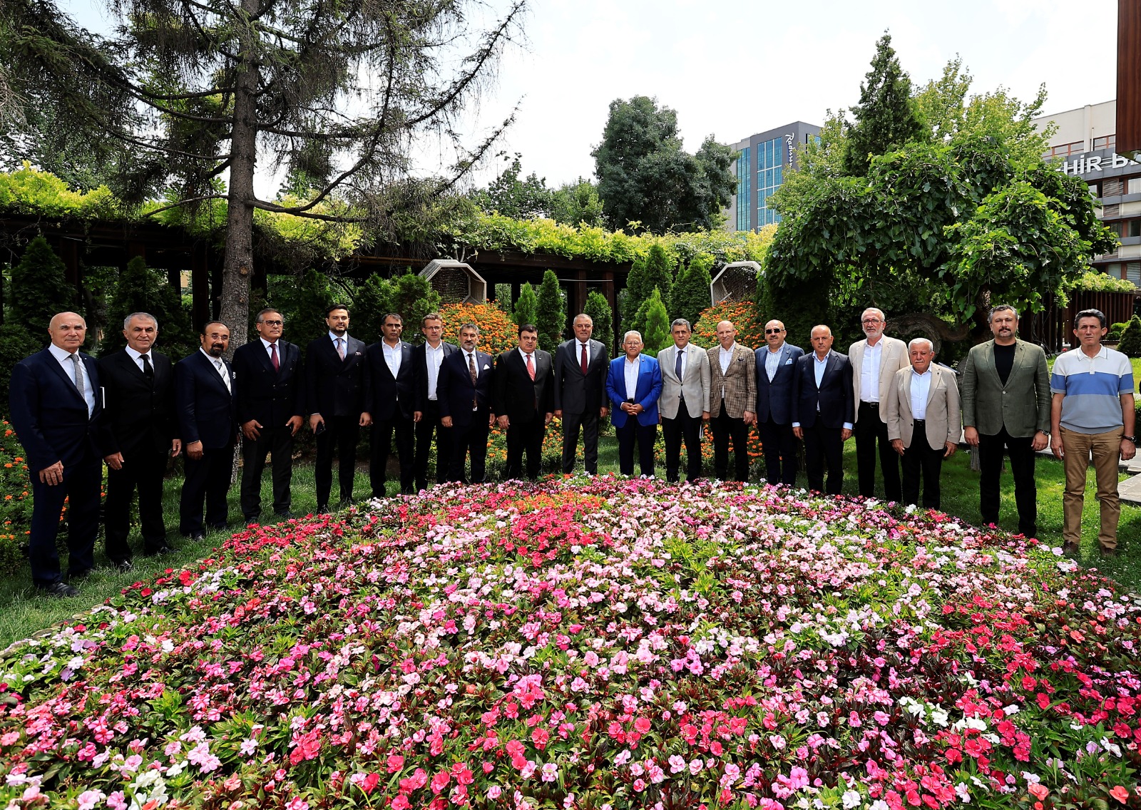 und-baskani-serafettin-aras-ve-yonetim-kurulundan-kayseri-buyuksehir-belediye-baskani-dr-memduh-buyukkilic-a-ziyaret-21243.jpeg