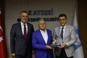 UND Başkanı Şerafettin Aras ve Yönetimi, Kayseri Büyükşehir Belediye Başkanı Büyükkılıç ile Lojistik Merkez Projesini Görüştü
