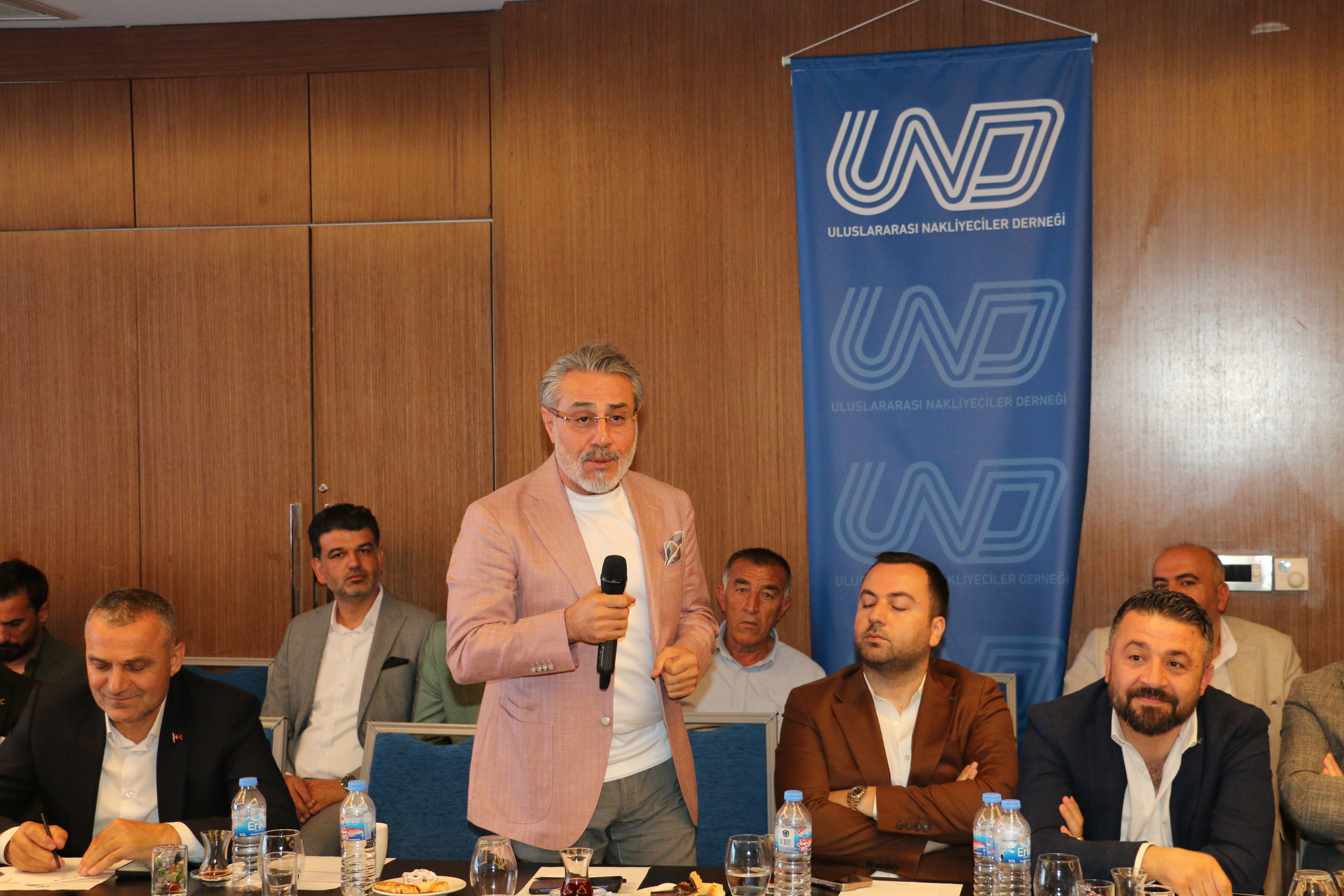 und-yonetim-kurulu-kayseri-de-bir-araya-geldi-21241.jpg
