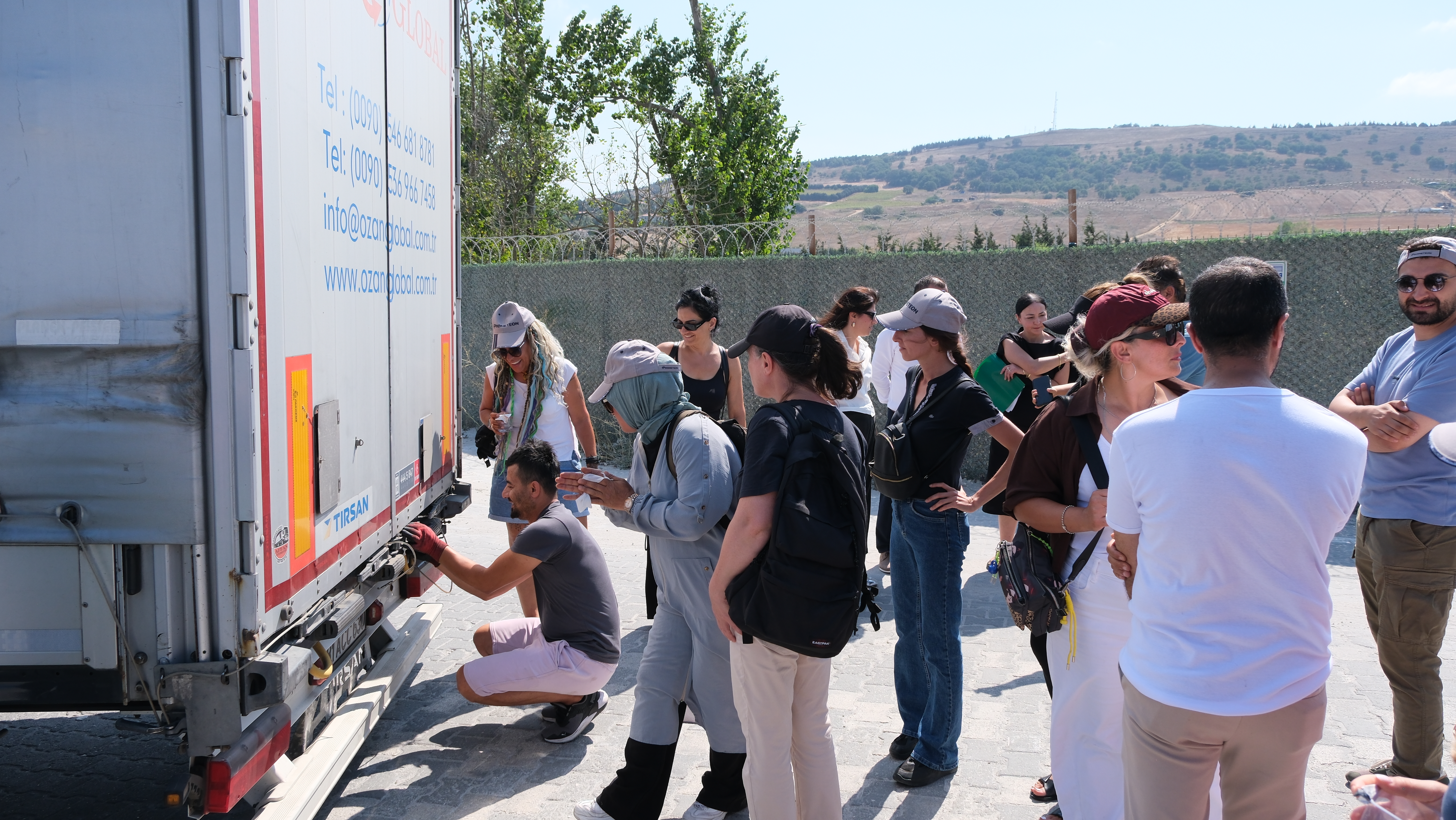 sektorun-kolektif-gucuyle-und-kadin-tir-surucu-akademisi-3-donem-mezunlarini-verdi-21326-10.jpg