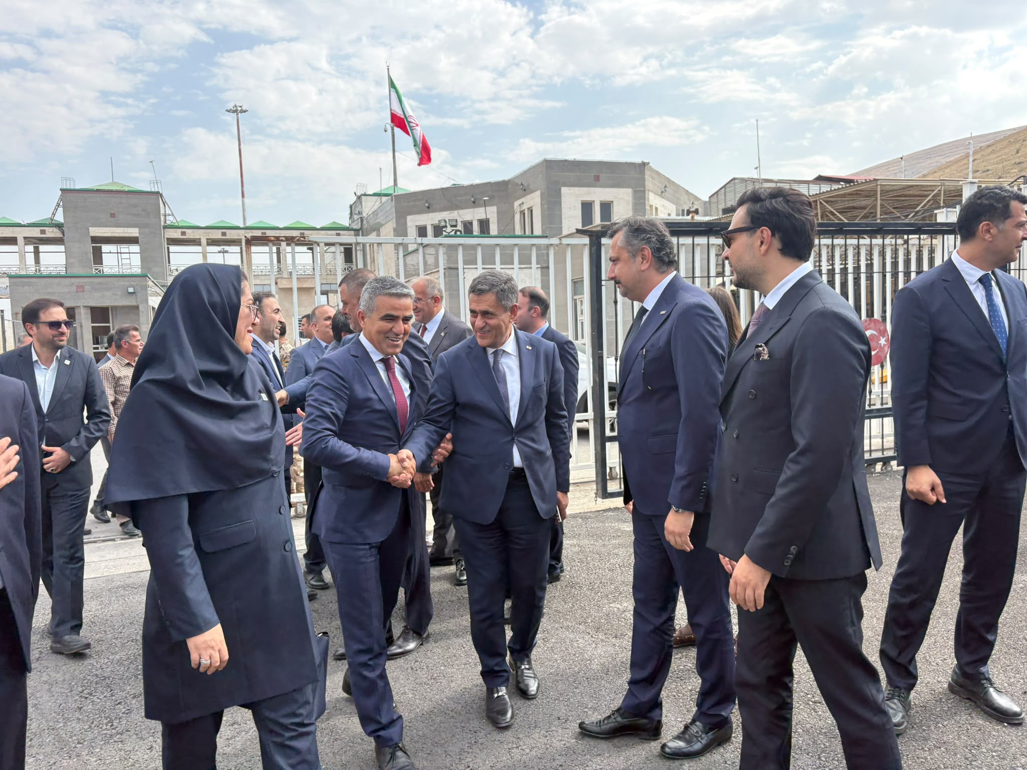 und-baskani-aras-gurbulak-ta-beklemeler-devam-ediyor-kalici-cozum-icin-ortak-irade-ve-sahada-kesintisiz-koordinasyon-sart-21362-1.jpeg