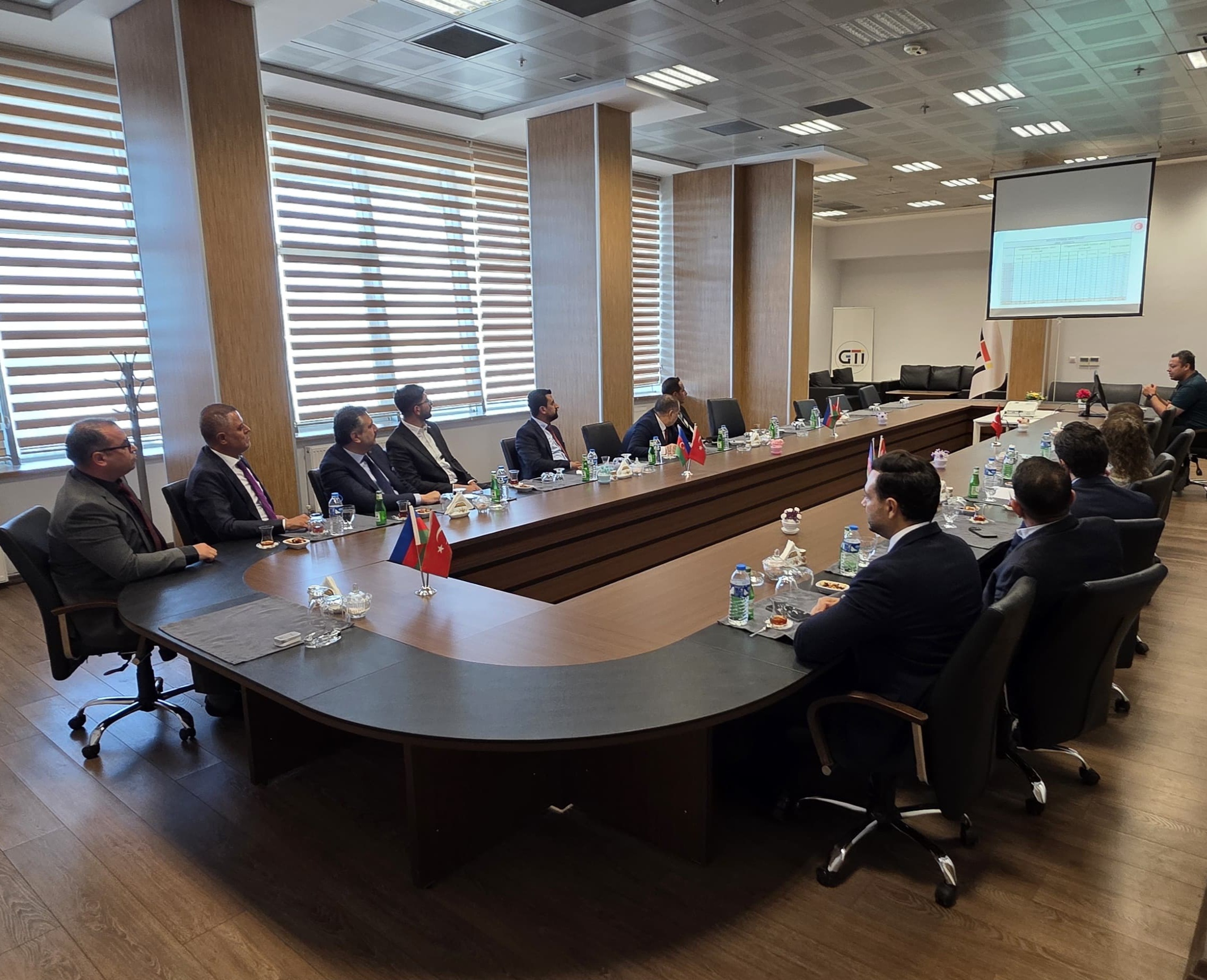 und-ii-baskani-ergun-bilen-den-dilucu-icin-stratejik-cagri-zengezur-u-konusuyorsak-gelecegin-altyapisini-bugunden-sahada-kurmaliyiz--21306-2.jpg