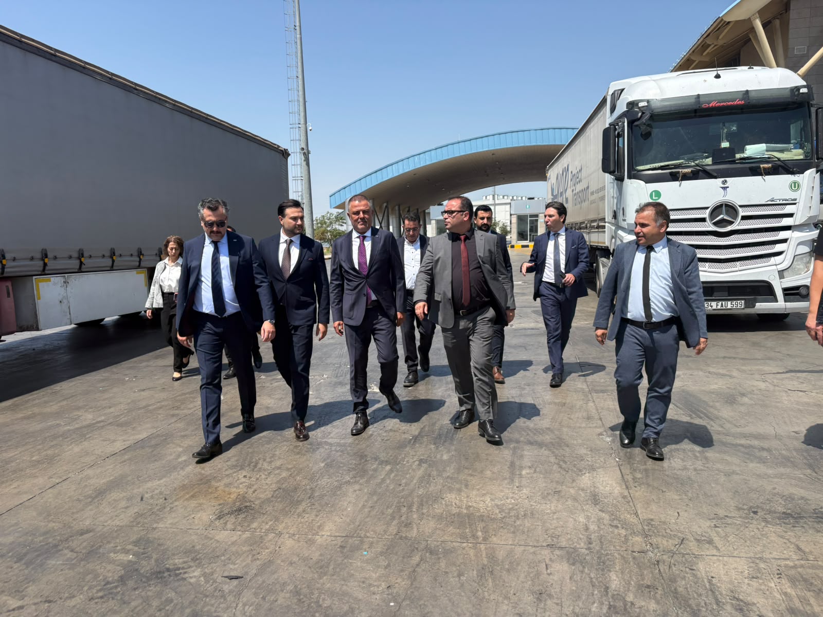 und-ii-baskani-ergun-bilen-den-dilucu-icin-stratejik-cagri-zengezur-u-konusuyorsak-gelecegin-altyapisini-bugunden-sahada-kurmaliyiz--21306-3.jpg