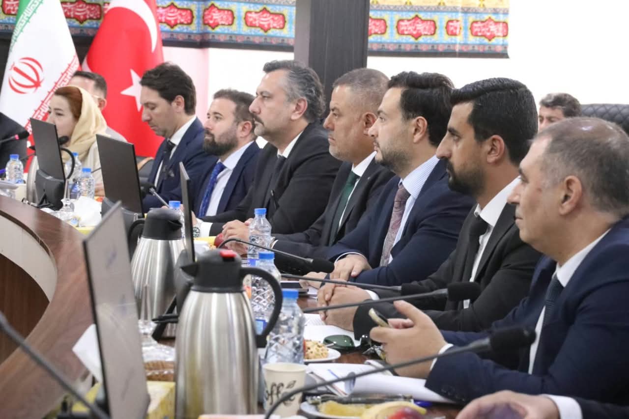 und-ii-baskani-ergun-bilen-turk-tasimacisinin-iran-da-esit-sartlarda-calisabilmesi-icin-sektorumuze-sahada-sahip-cikmali-masada-sonuc-almaliyiz-21305-1.jpg