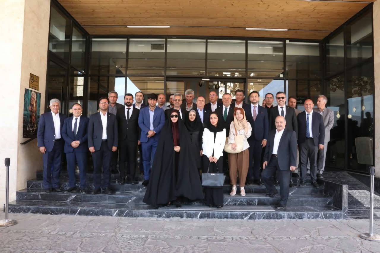 und-ii-baskani-ergun-bilen-turk-tasimacisinin-iran-da-esit-sartlarda-calisabilmesi-icin-sektorumuze-sahada-sahip-cikmali-masada-sonuc-almaliyiz-21305-5.jpg