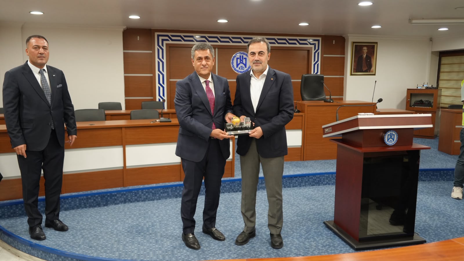 und-onculugunde-nitelikli-surucu-egitimleri-konya-da-yeni-mezunlarini-verdi-21275.jpg