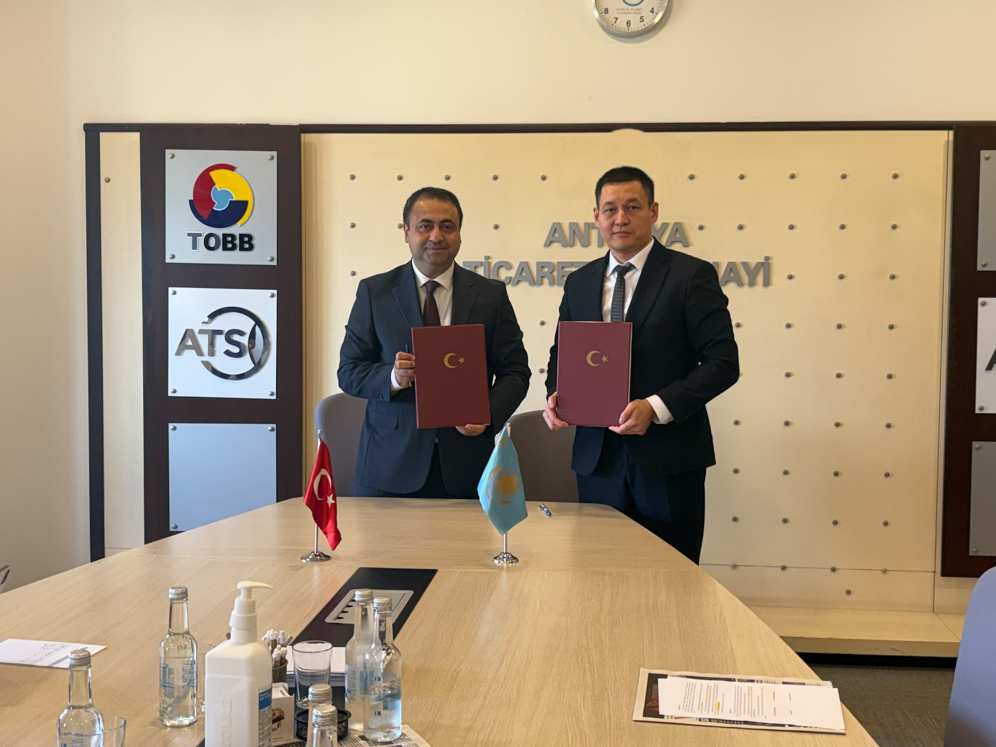 turkiye-ve-kazakistan-dan-orta-koridor-da-ornek-isbirligi-turkiye-kazakistan-kukk-toplantisi-21447-1.jpg