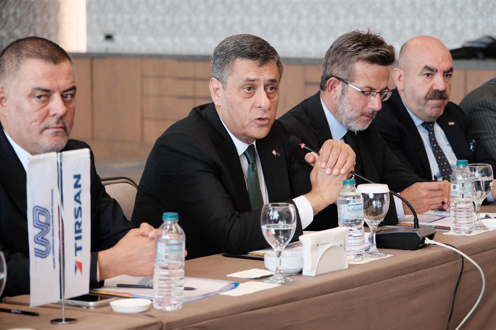 und-genisletilmis-yonetim-kurulu-trabzon-da-toplandi-21481-2.jpg