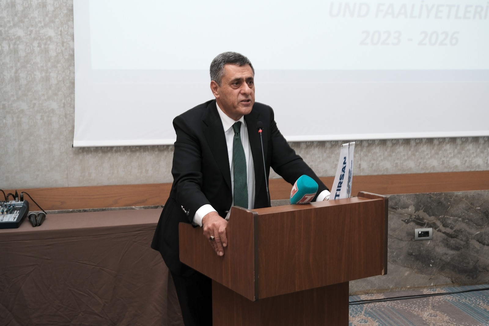 und-genisletilmis-yonetim-kurulu-trabzon-da-toplandi-21481-3.jpg