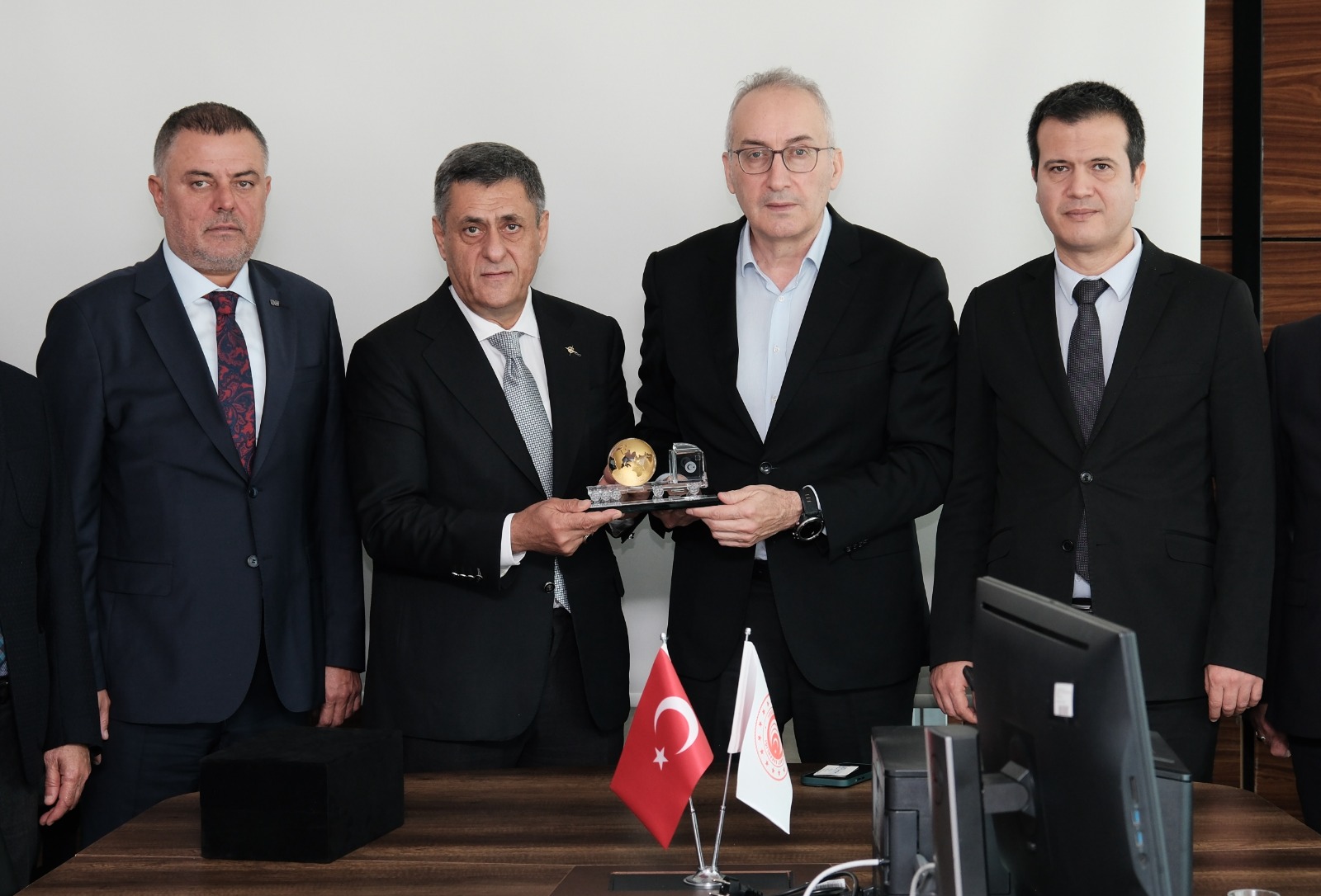 und-heyeti-sarp-sinir-kapisi-nda-giray-ve-colkesen-ile-gorustu-21479-6.jpg