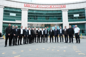 UND Heyeti Sarp Sınır Kapısı’nda Giray ve Çölkesen İle Görüştü