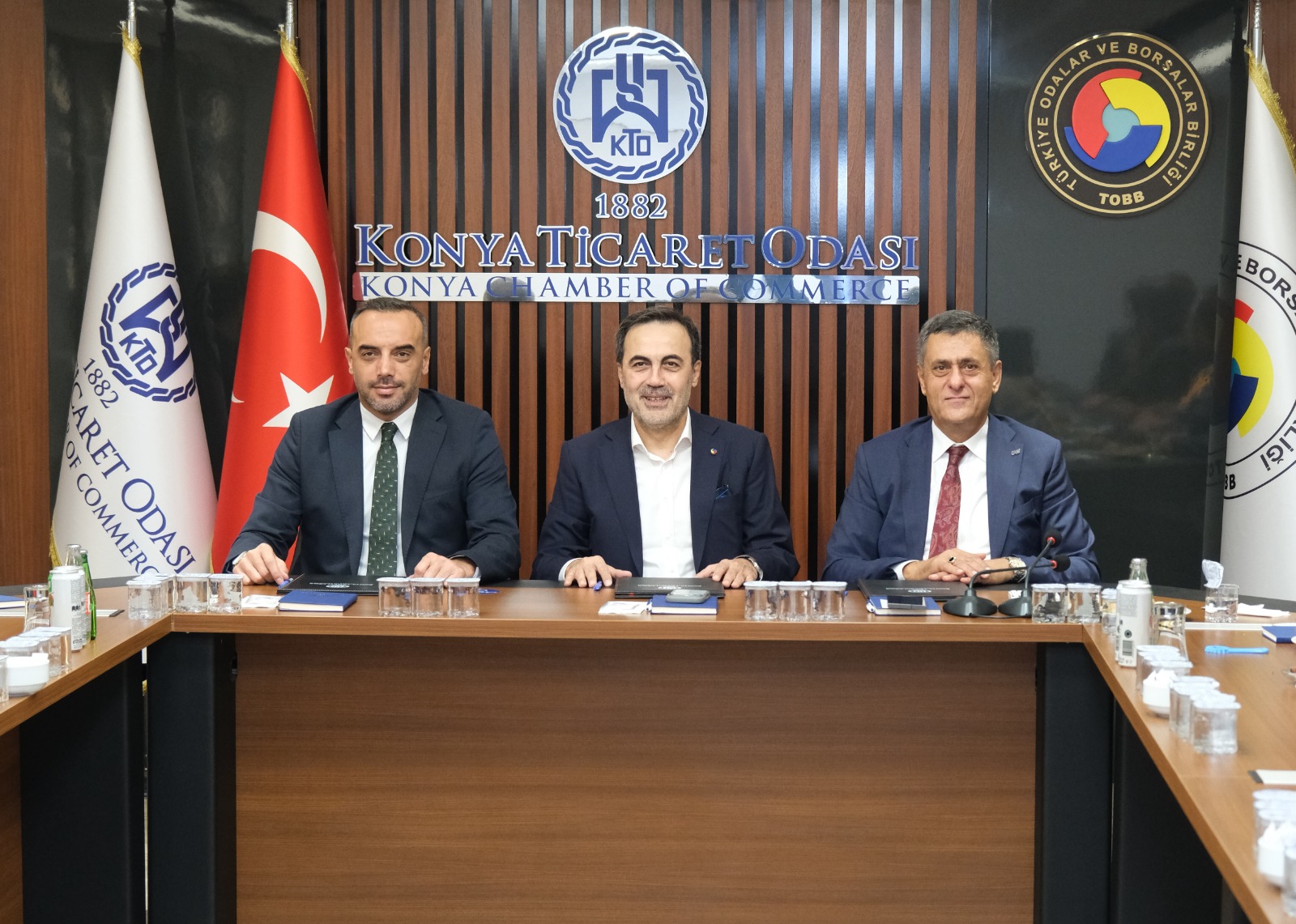 und-kto-ve-iskur-konya-da-tir-surucusu-yetistirmek-icin-protokol-imzaladi-21455-2.jpg