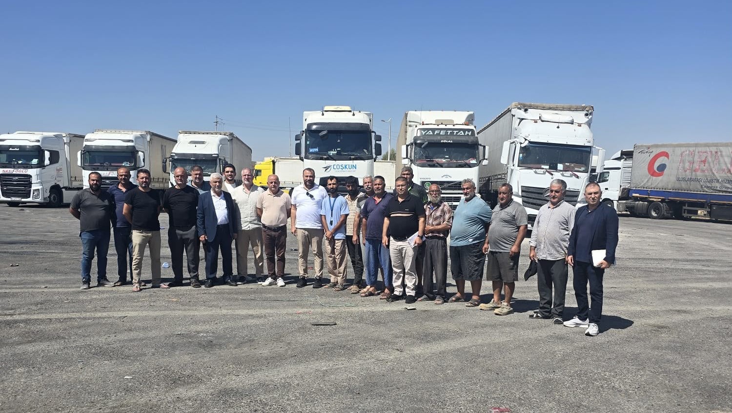 UND Sahada: Suriye-Ürdün Sınırında Bekleyen 58 Türk Sürücüyle Bir Araya Geldi