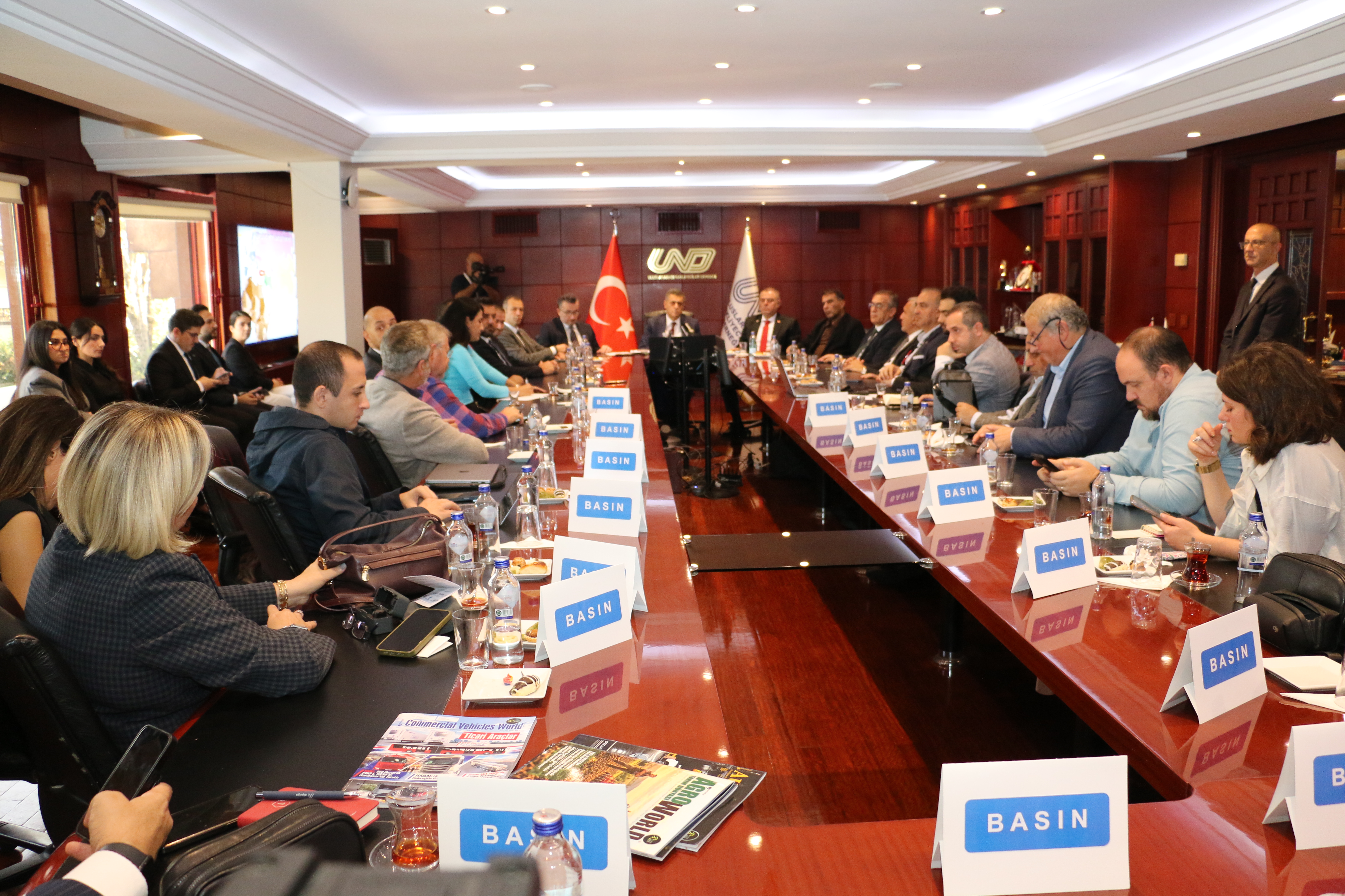 turk-lojistik-sektorunden-ab-ye-ortak-cagri-tir-surucusu-turist-degildir-ticaretin-yolunu-acin--21592.jpg