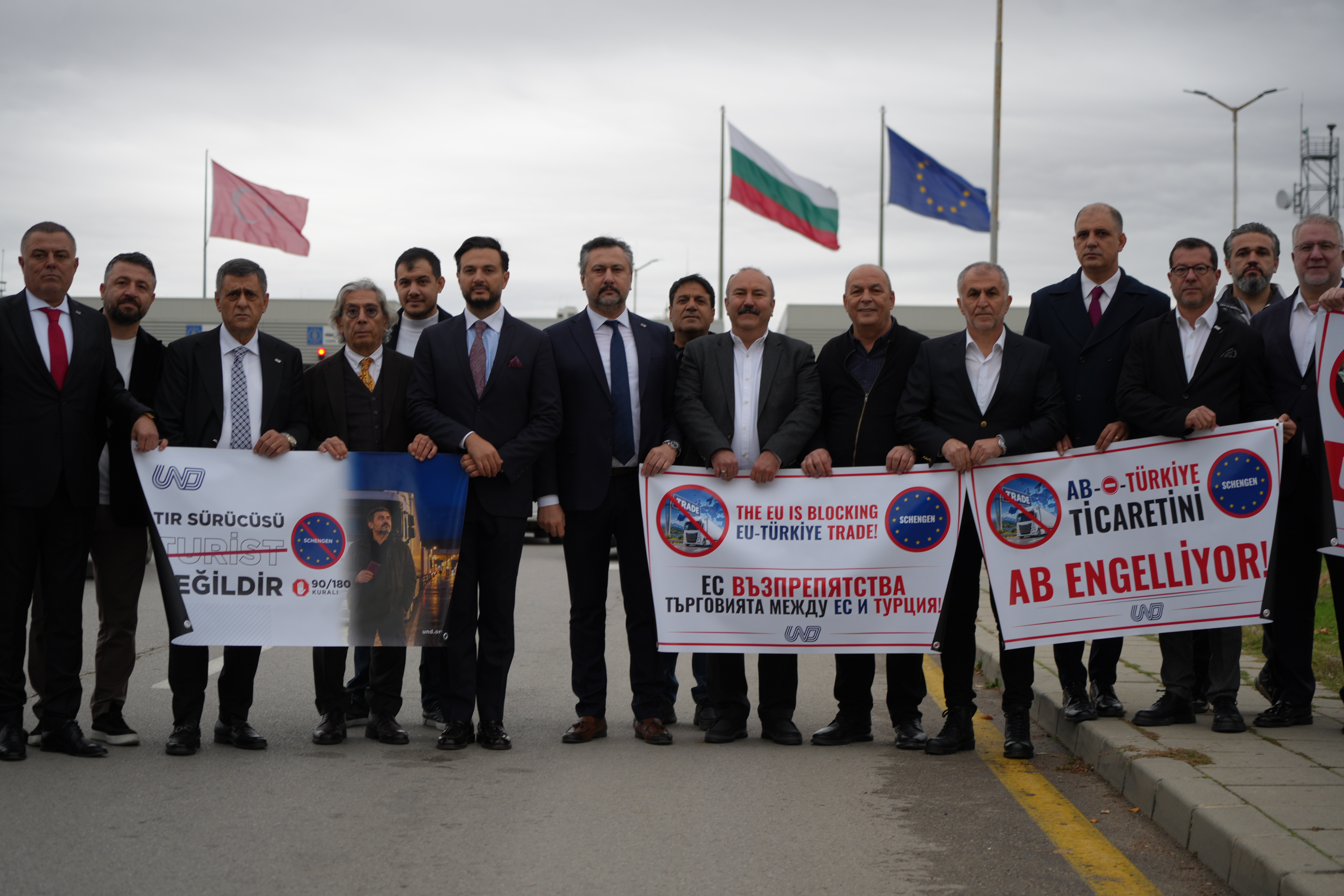 und-baskani-aras-surucu-turist-degildir-surucunun-yolunu-kesmek-ticareti-durdurmaktir--21641-5.jpg