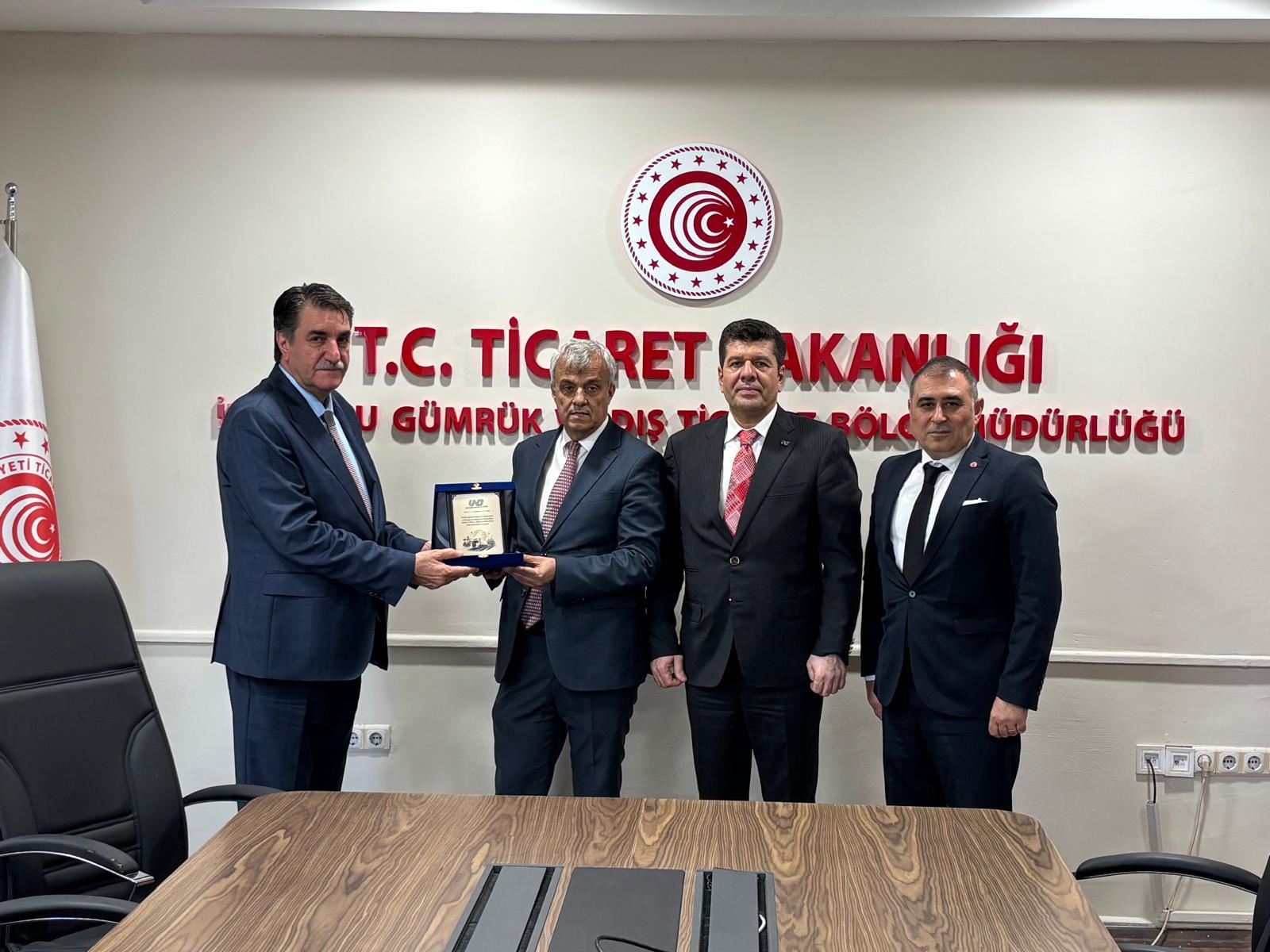 UND’den İpekyolu Dış Ticaret Bölge Müdürümüze ve Erbil Ticaret Ataşemize Teşekkür Plaketi