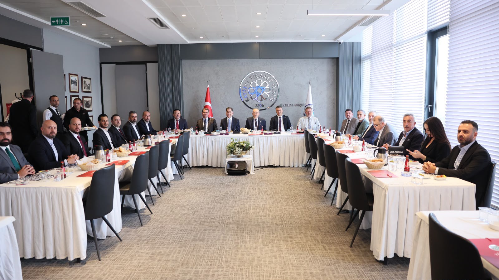 und-ikinci-baskani-ergun-bilen-in-katilimiyla-kayseri-de-irak-ile-is-birligi-firsatlari-degerlendirildi-21574-2.jpg