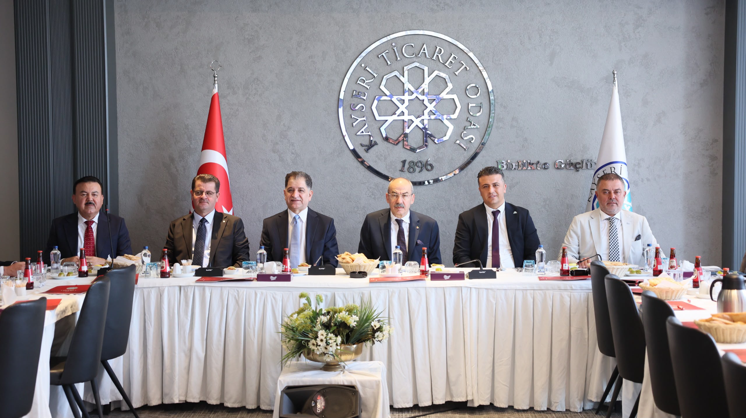 und-ikinci-baskani-ergun-bilen-in-katilimiyla-kayseri-de-irak-ile-is-birligi-firsatlari-degerlendirildi-21574-3.jpg