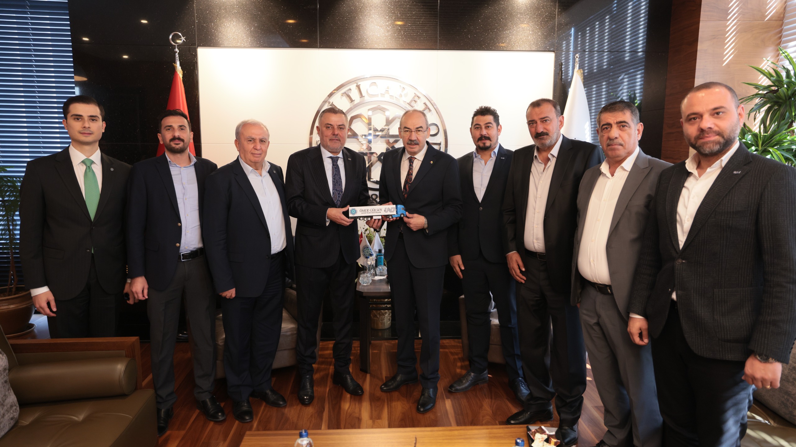 yeniden-secilen-kto-baskani-omer-gulsoy-a-und-ikinci-baskani-ergun-bilen-tarafindan-ziyaret-macaristan-kota-sorunu-sinir-beklemeleri-ve-vize-krizi-gundemde-21590.jpg